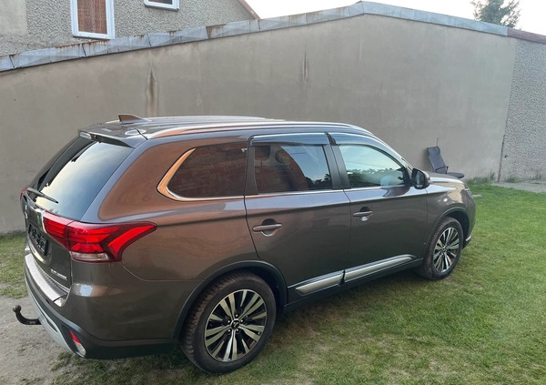 Mitsubishi Outlander cena 75900 przebieg: 68000, rok produkcji 2019 z Brzeziny małe 211